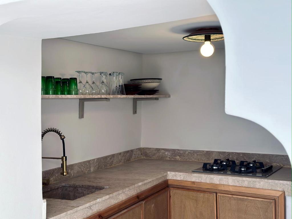 Küche/Küchenzeile in der Unterkunft Riad de l'Ô with Pool, Rooftop, Free Breakfast