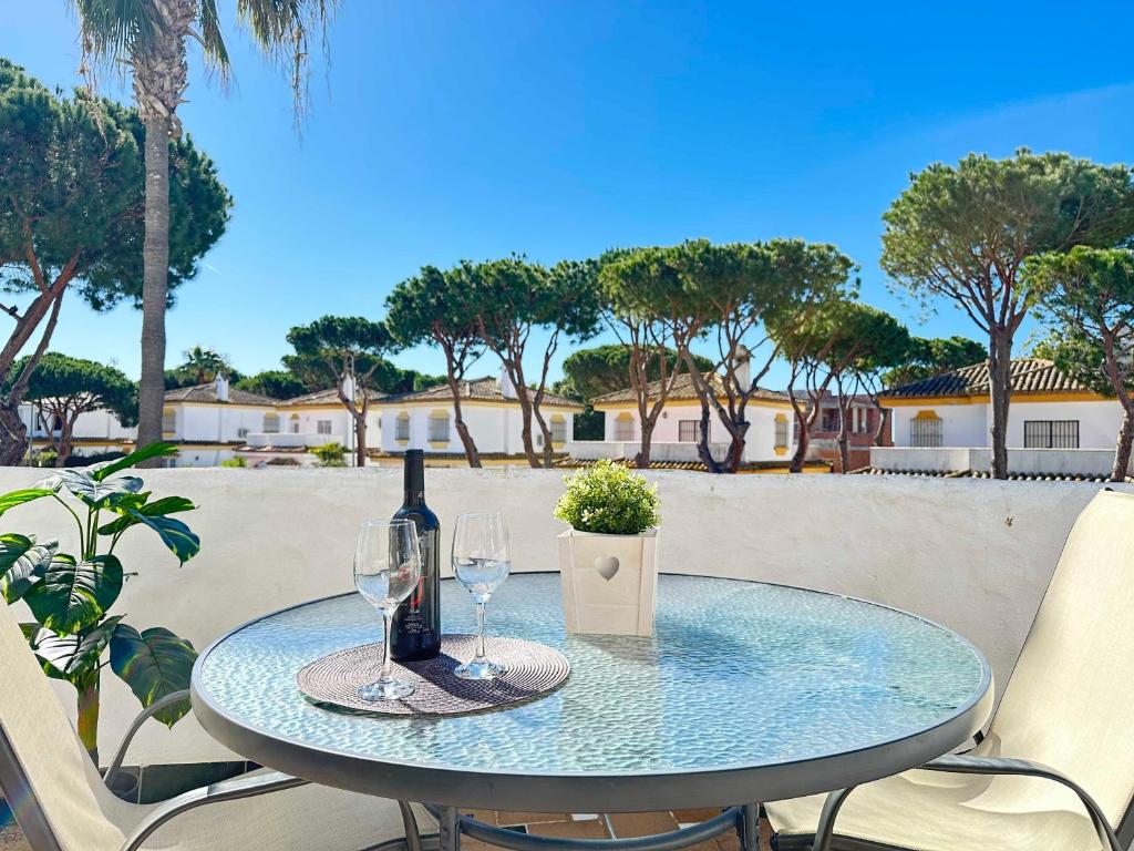 a table with a bottle of wine and two glasses at Sancti Petri Marinero in Chiclana de la Frontera