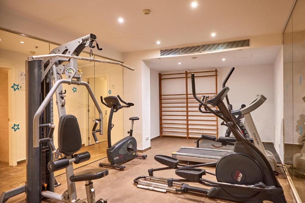 Fitness centrum a/nebo fitness zařízení v ubytování Hotel Ilusion Calma & Spa