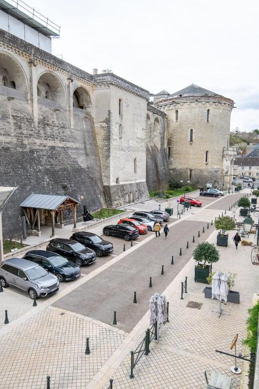 a group of cars parked in front of a castle at Charmant T2 au pied du château in Amboise