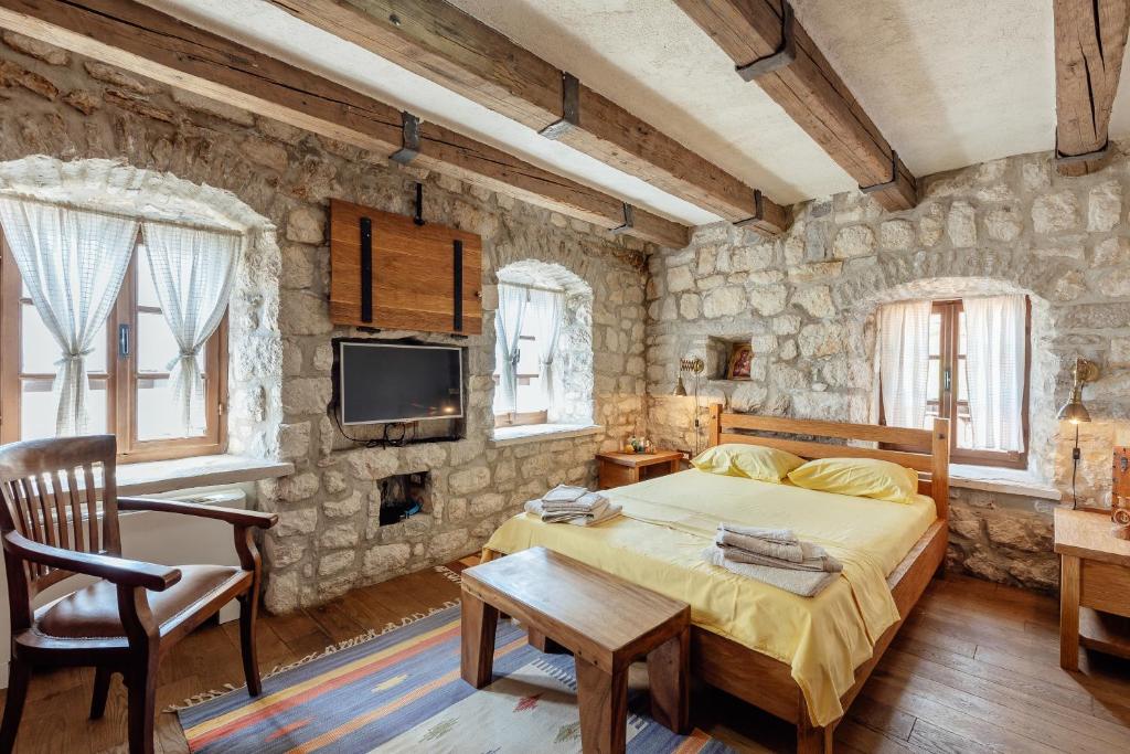 Postel nebo postele na pokoji v ubytování Beachfront Orahovac