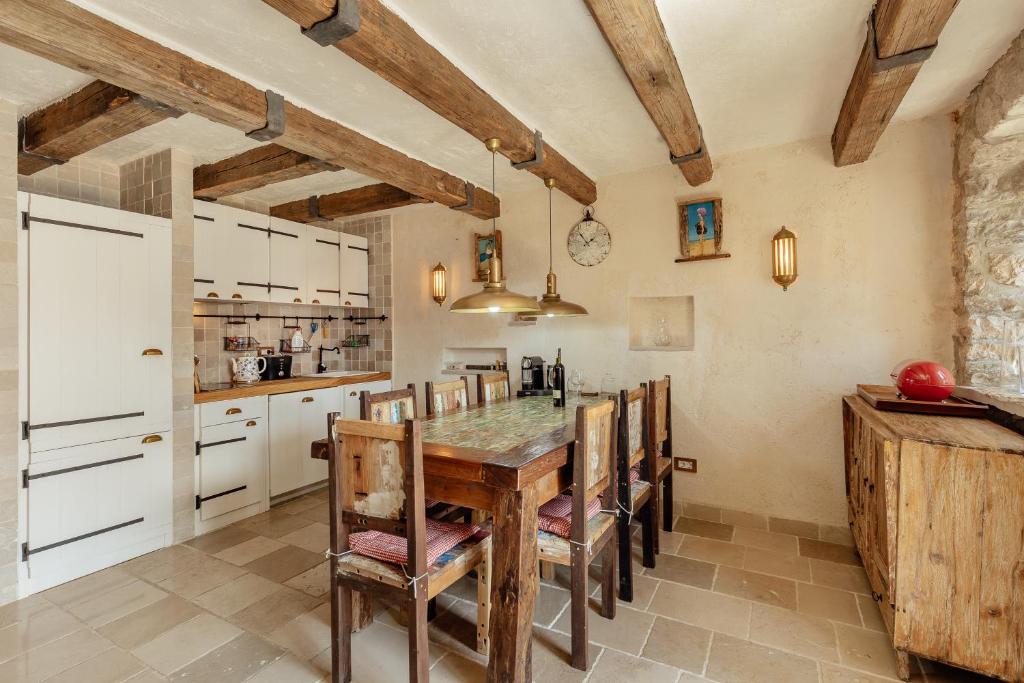Kuchyň nebo kuchyňský kout v ubytování Beachfront Orahovac