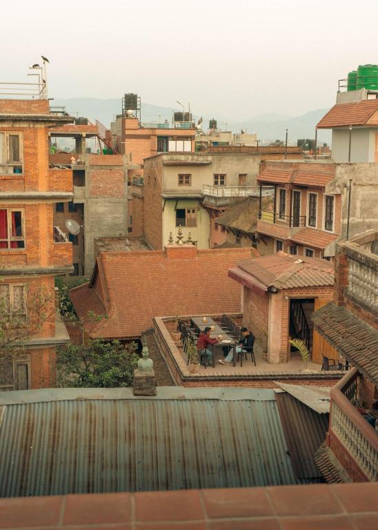 Linna Bhaktapur üldine vaade või majutusasutusest Manju Baha Hotel School pildistatud vaade