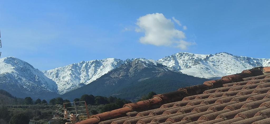 a view of a snow covered mountain range at 'La Casa de LoLa' casita de cuento con terraza in Arenas de San Pedro