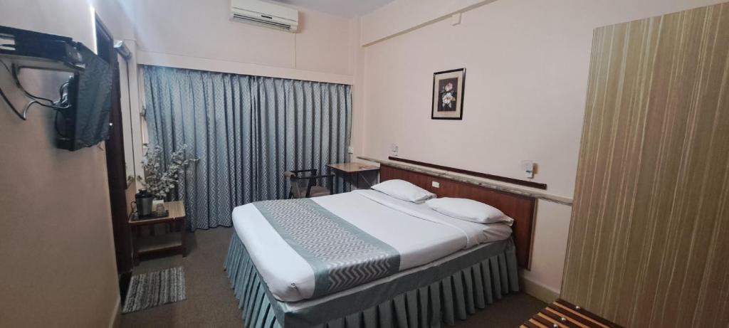 Postel nebo postele na pokoji v ubytování Hotel Swaroop