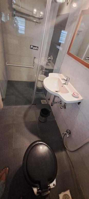 Koupelna v ubytování Hotel Swaroop