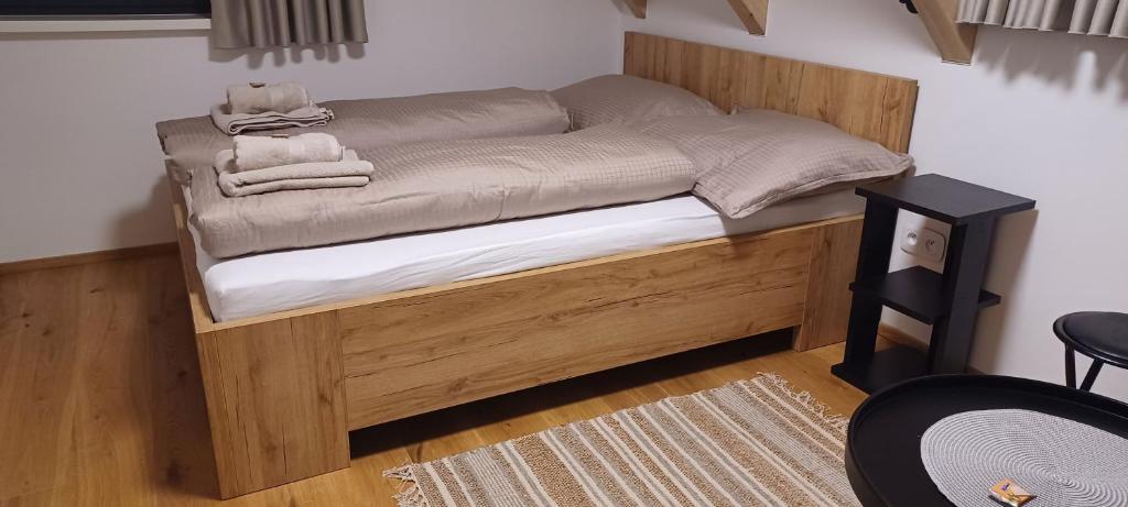 Postel nebo postele na pokoji v ubytování Chalupa U Krtka