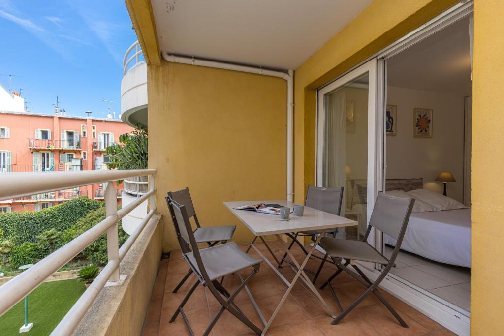a balcony with a table and chairs and a bed at Quiet 1 bdr Port! close Place du Pin Garibaldi in Nice