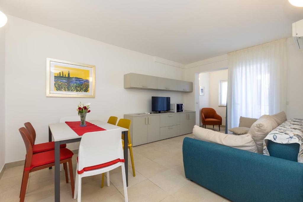 TV a/nebo společenská místnost v ubytování VELO JEDRO Apartmani PUNTA