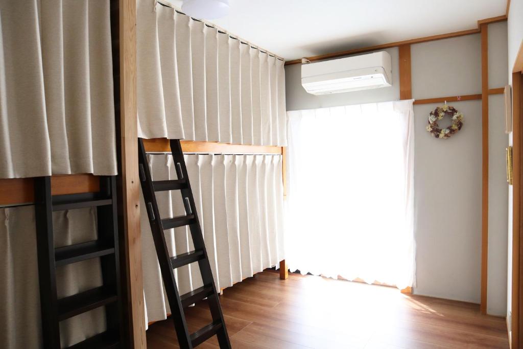 Postel nebo postele na pokoji v ubytování Ise Guest House Sora