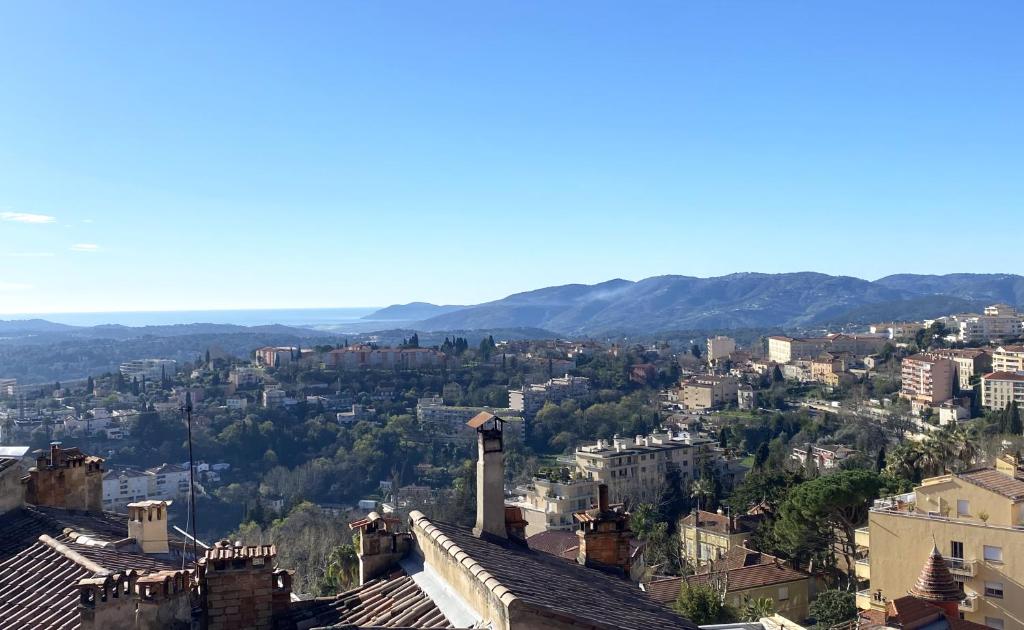 Nespecifikovaný výhled na hory nebo výhled na hory při pohledu z apartmánu