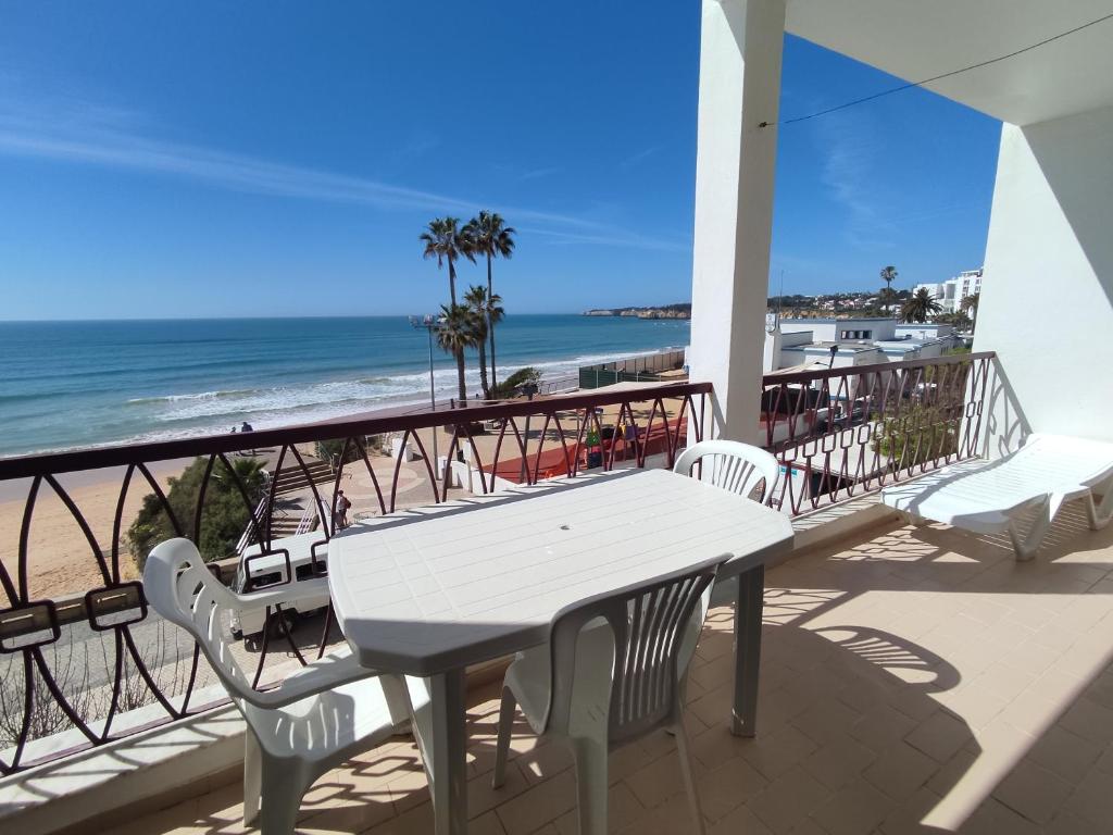 2 Avenida Frente Mar - Casas & Papéis