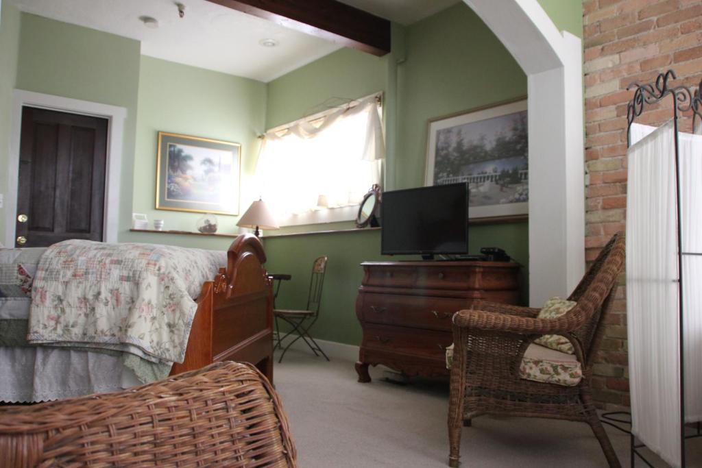 Hines Mansion - 