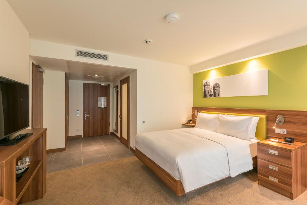 Hampton By Hilton Munich City West - Resim 28
