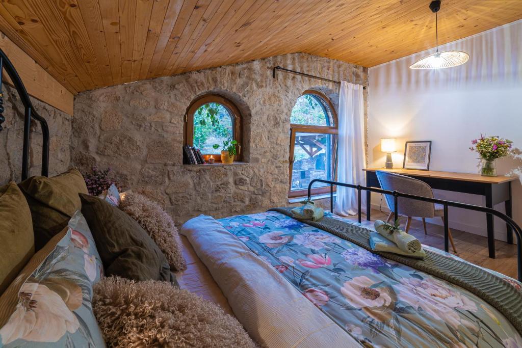 Postel nebo postele na pokoji v ubytování Essentia - Vinársky domček s vonkajšou vírivkou