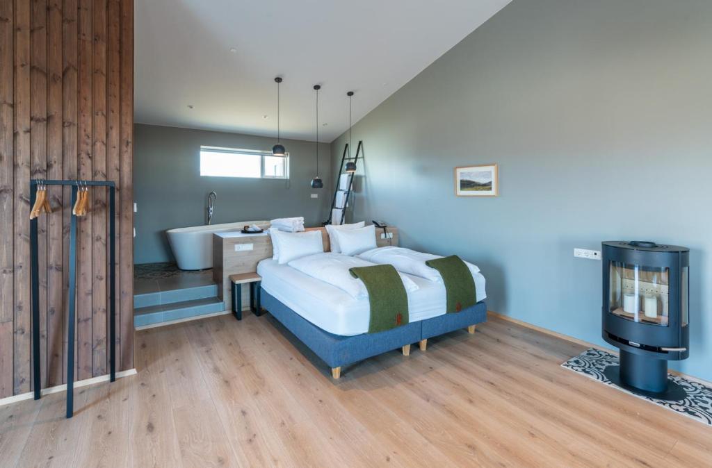 Rúm í herbergi á Stracta Hotel