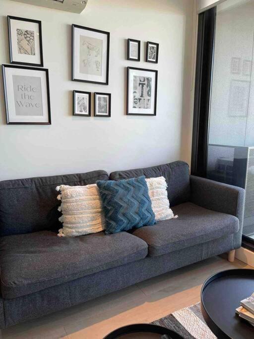 Posezení v ubytování Free Parking Private Room in Docklands - Amazing View - Shared Washroom - Homestay with Host