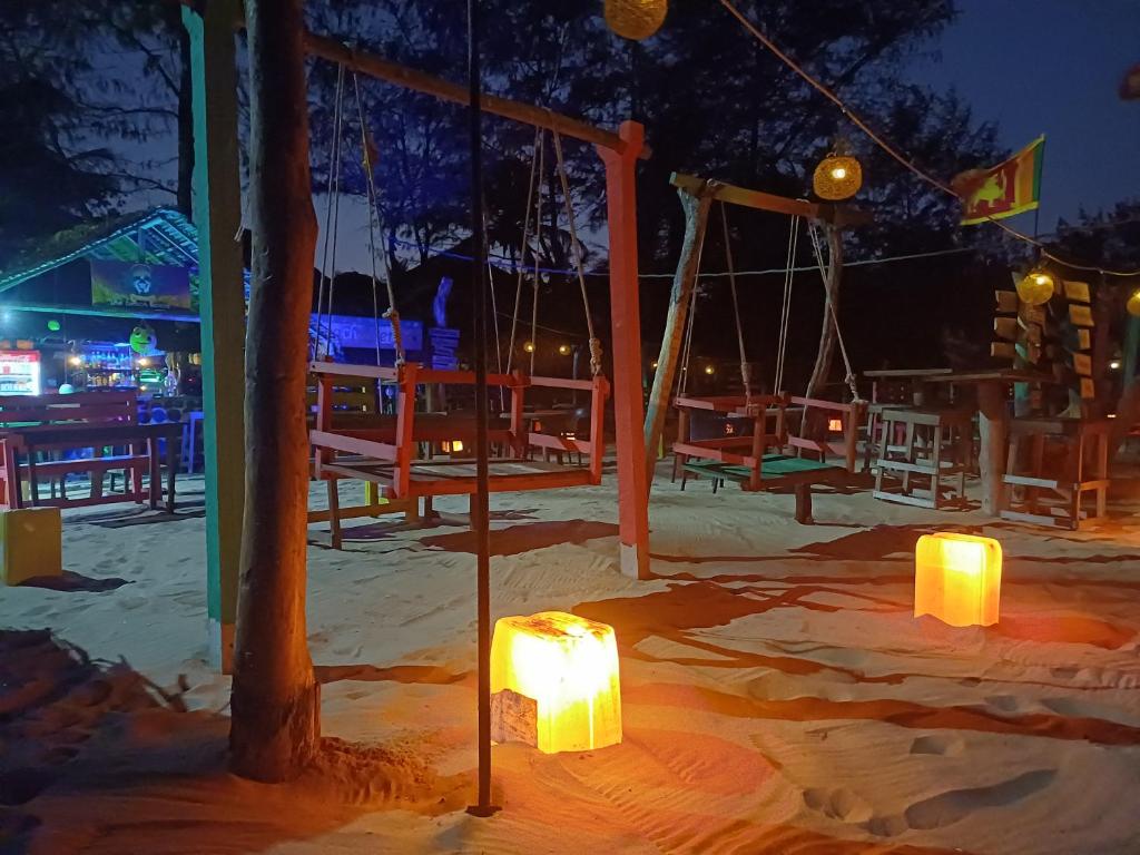 Herní místnost nebo prostor pro děti v ubytování The beach lovers nilaveli