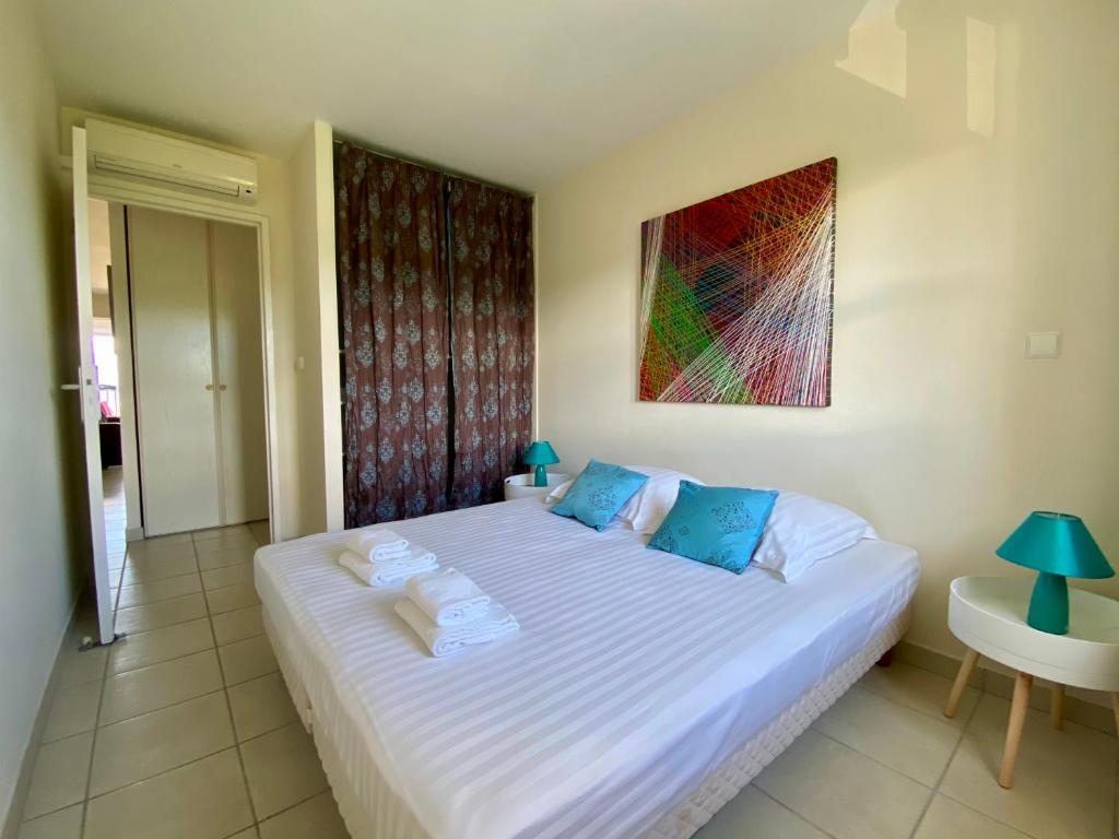 Postel nebo postele na pokoji v ubytování Appartement Bougainvillier Martinique avec vue incroyable