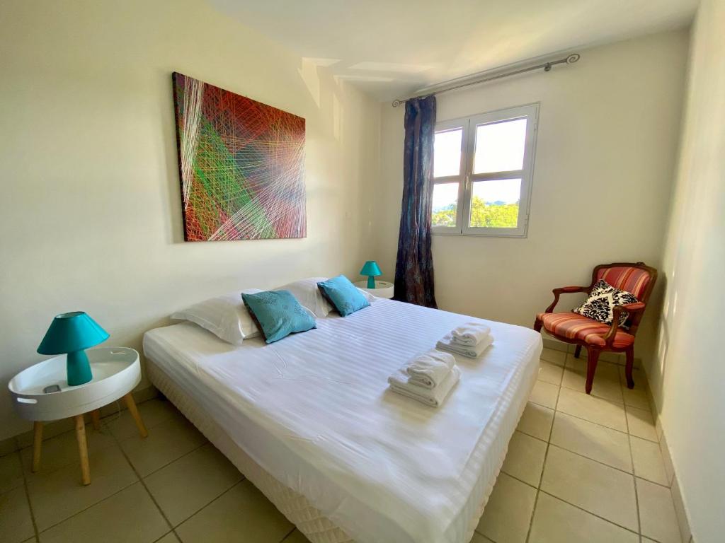 Postel nebo postele na pokoji v ubytování Appartement Bougainvillier Martinique avec vue incroyable