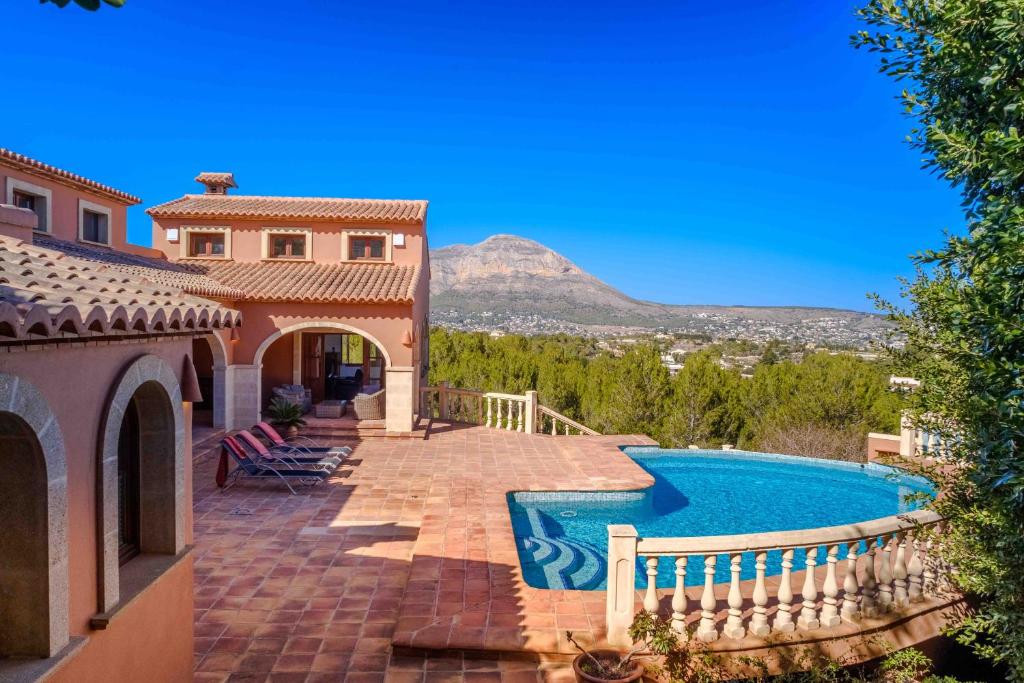 Bazén v ubytování Villa Tosca Javea by Rock Rentals nebo v jeho okolí