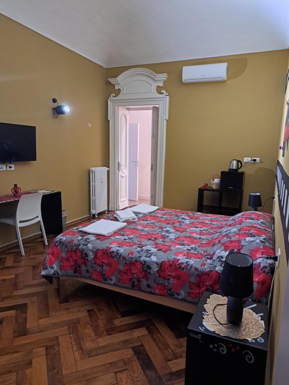 A bed or beds in a room at Loca