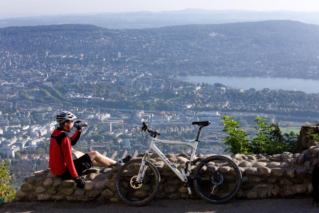 Ποδηλασία στο Hotel UTO KULM car-free hideaway in Zurich ή στη γύρω περιοχή