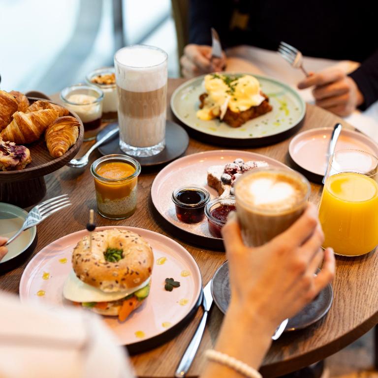 Hotel Verte, Warsaw, Autograph Collection - Resim 8