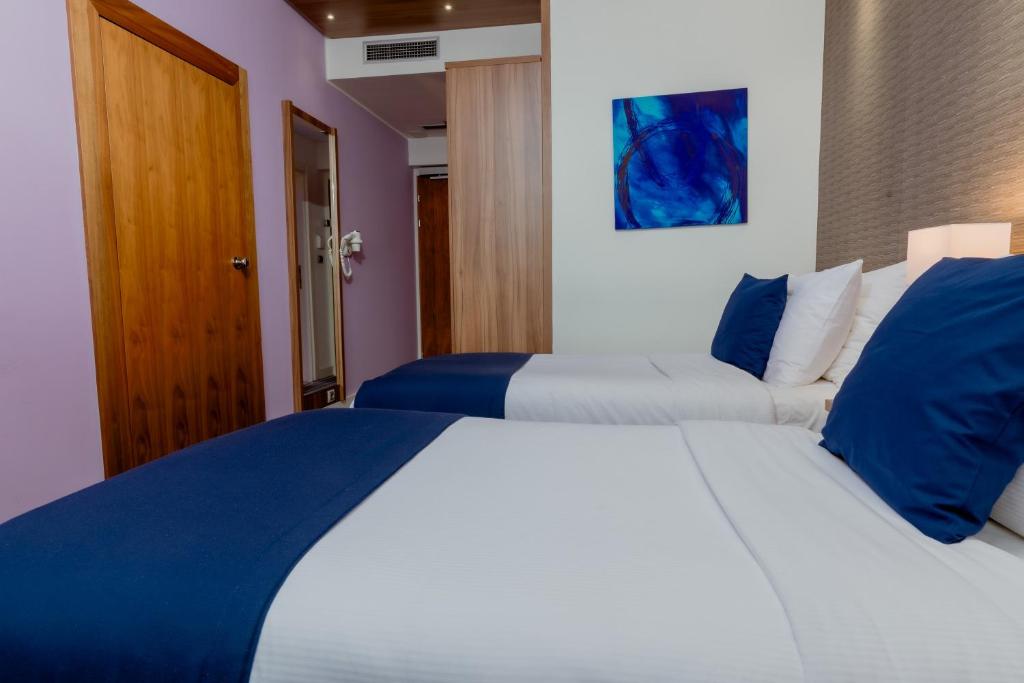 Postel nebo postele na pokoji v ubytování Nobel Palace Hotel