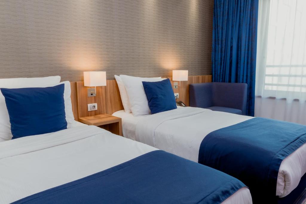 Postel nebo postele na pokoji v ubytování Nobel Palace Hotel