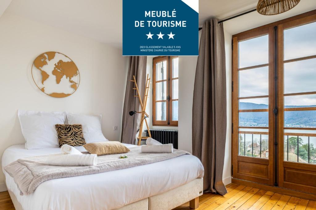 a bedroom with a bed and a sign that reads movable be luxurious at Le DUPLEX DU LAC in Veyrier-du-Lac