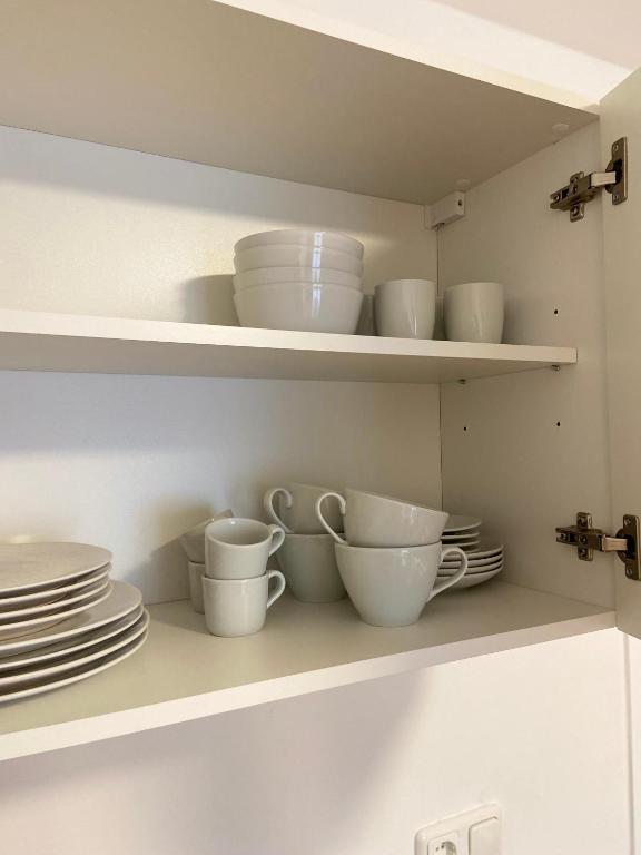 Příslušenství pro přípravu čaje a kávy v ubytování Zentrale Wohnung Gmunden Alte Bäckerei