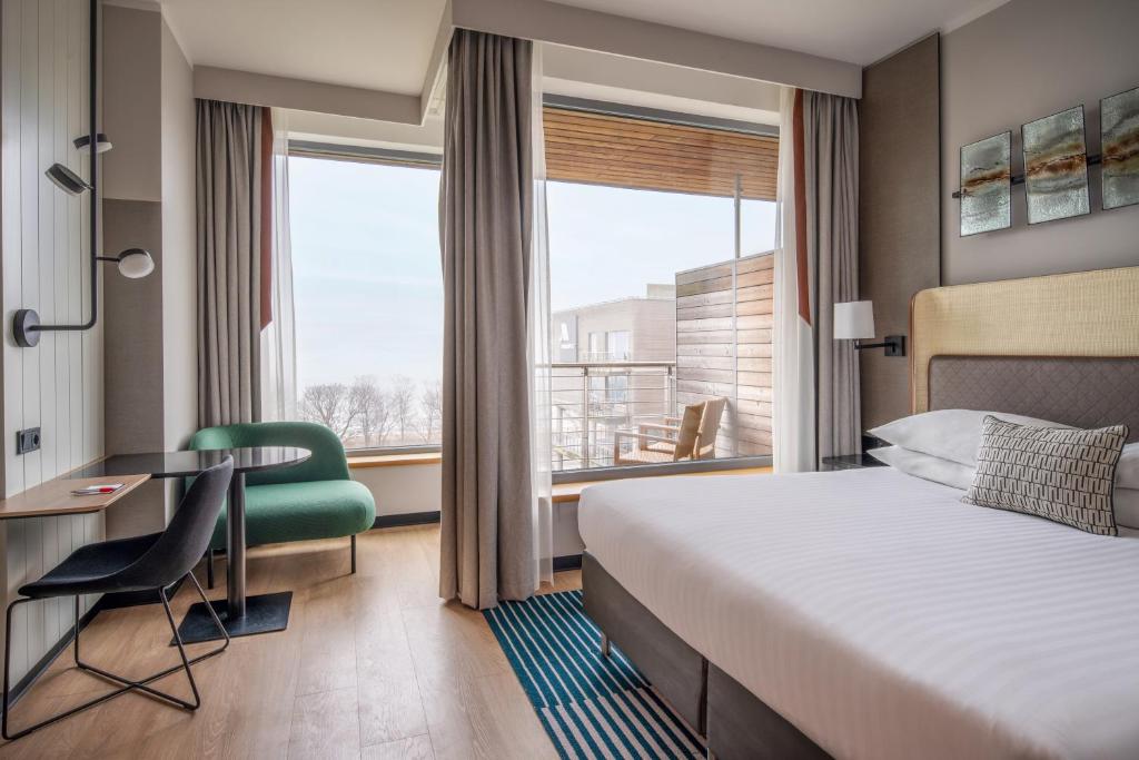 Postel nebo postele na pokoji v ubytování Sopot Marriott Resort & Spa