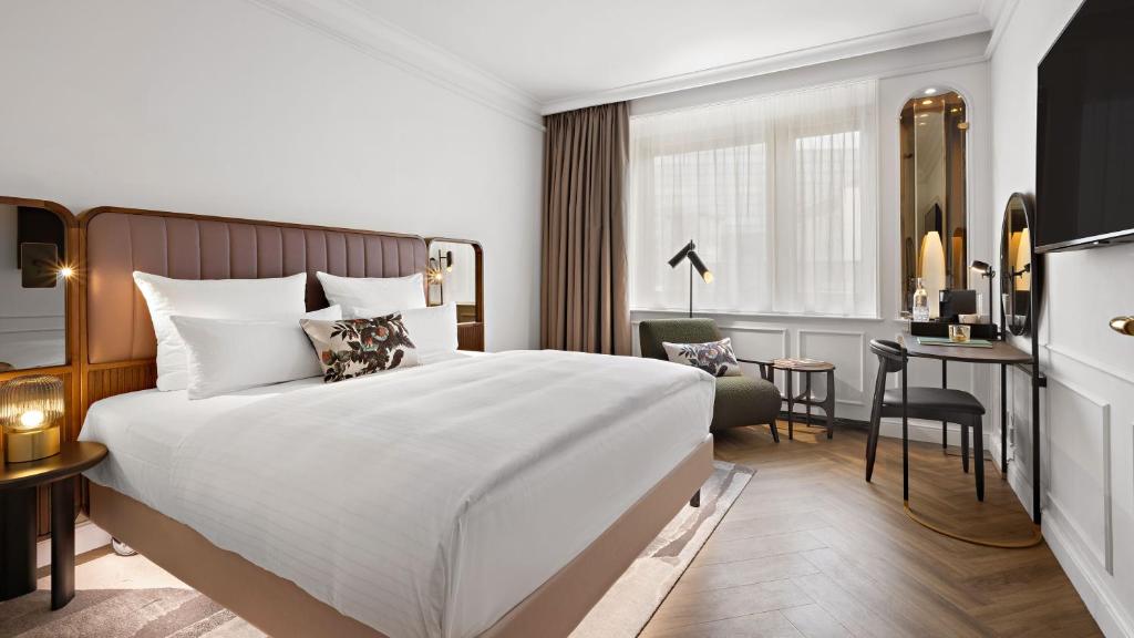 Postel nebo postele na pokoji v ubytování Hotel Bristol Berlin