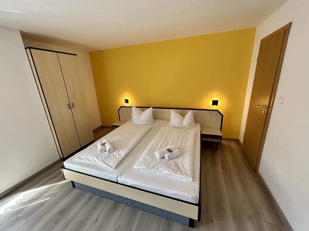 Postel nebo postele na pokoji v ubytování Landgasthof Waldeck