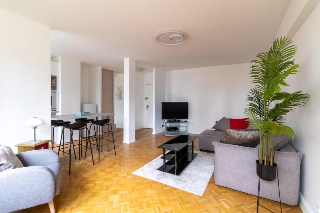 TV a/nebo společenská místnost v ubytování Appartement Boieldieu - Welkeys