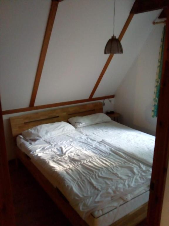 Postel nebo postele na pokoji v ubytování Nurdachhaus Twistesee 126