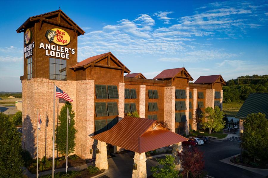 a hotel with a sign on the front of a building at Bass Pro Shops Angler's Lodge in Hollister