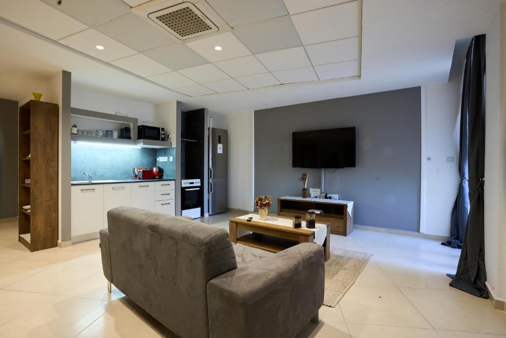 TV a/nebo společenská místnost v ubytování Holiday Home in Marsaskala
