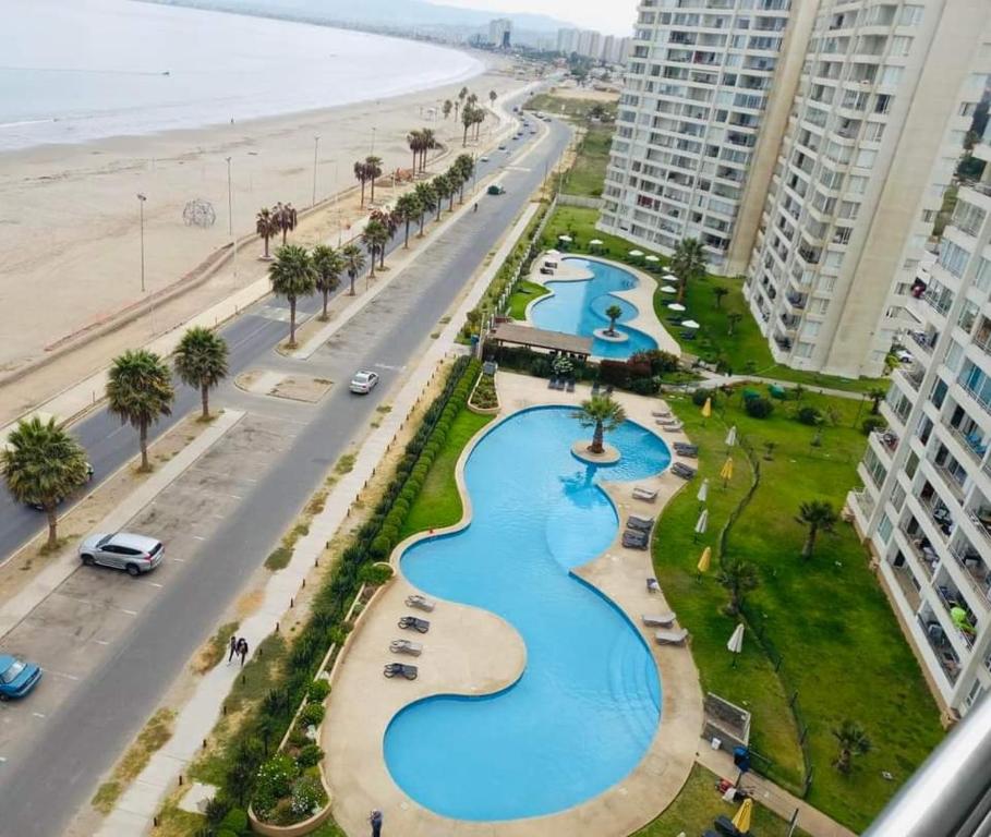 Vista de la piscina de Pura vida, estilo Guest House NO departamento completo se arrienda por habitaciones o alrededores