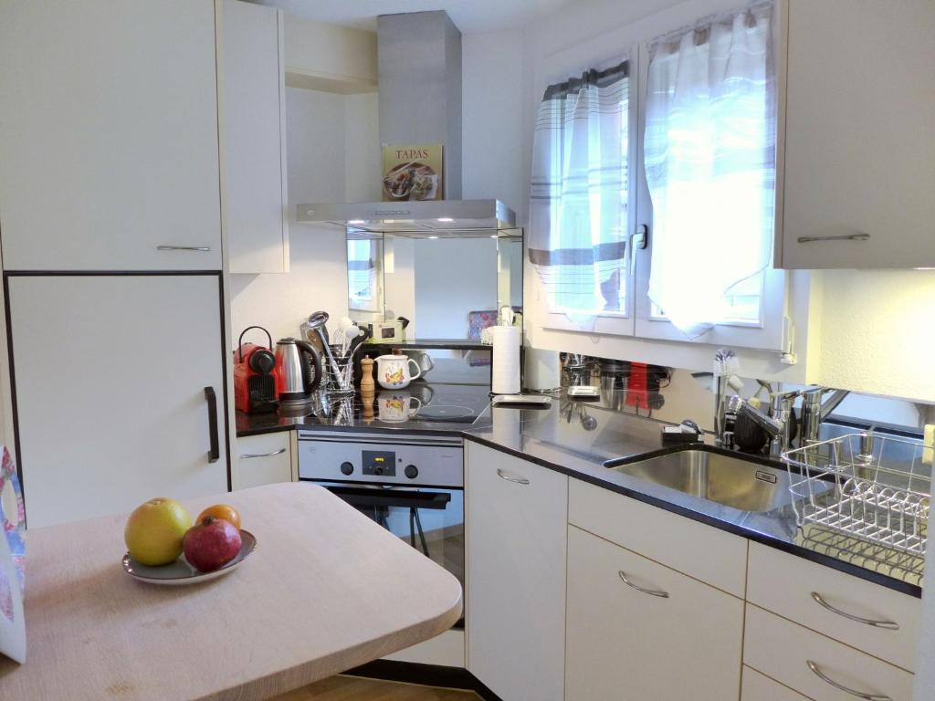 Kuchyň nebo kuchyňský kout v ubytování Apartment Beatrice Garden by Interhome