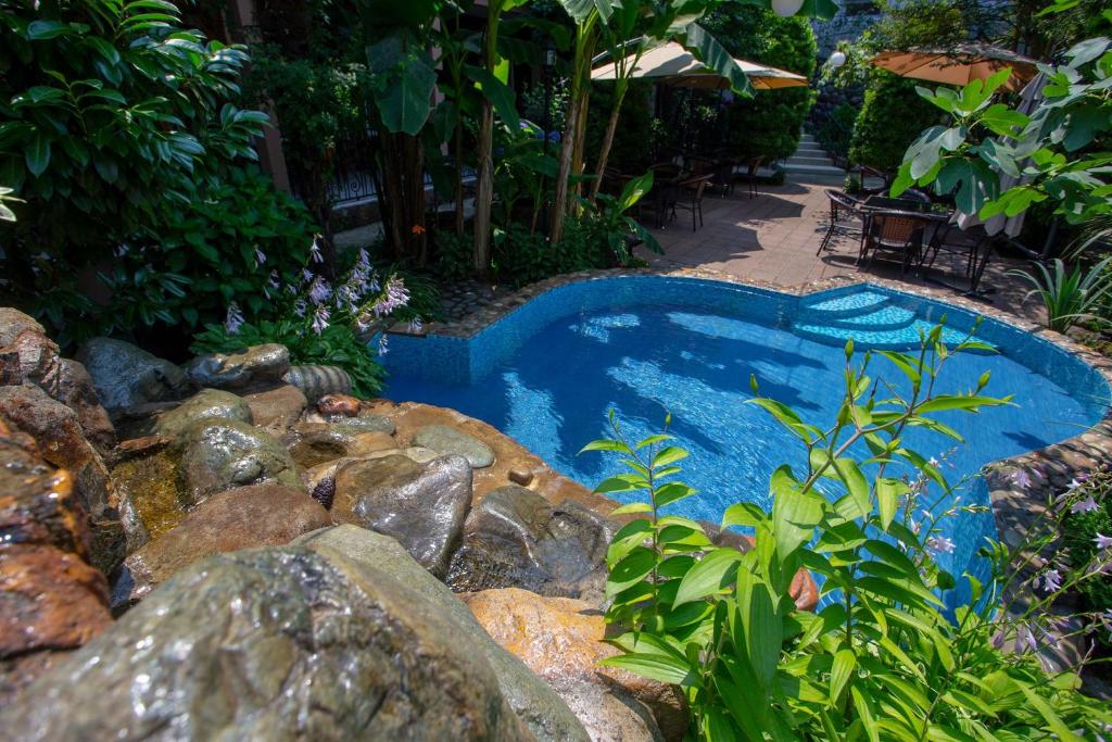 Bazén v ubytování Savane hotel nebo v jeho okolí