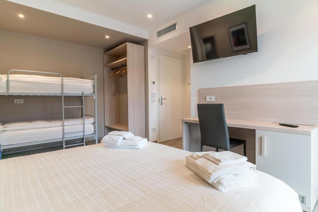 B&B A Un Passo Dal Lago, Caldonazzo - Habitación Cuádruple Con Balcón