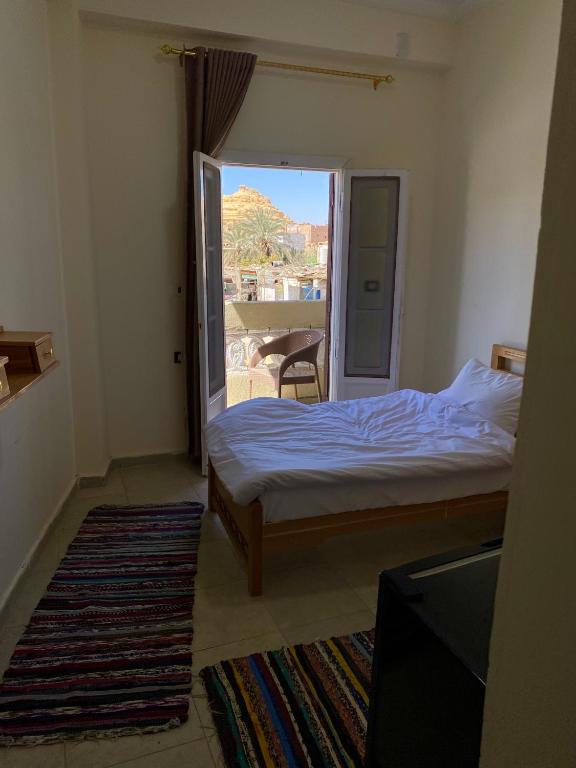 Postel nebo postele na pokoji v ubytování RAAK HOTEL فندق راك