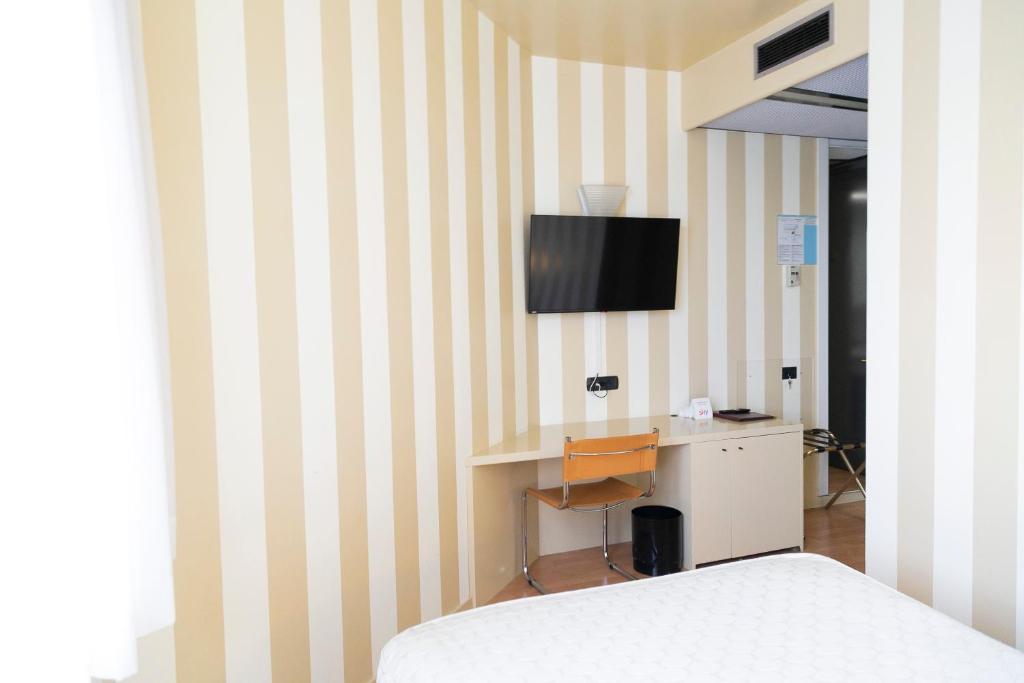 TV a/nebo společenská místnost v ubytování Melas Hotel