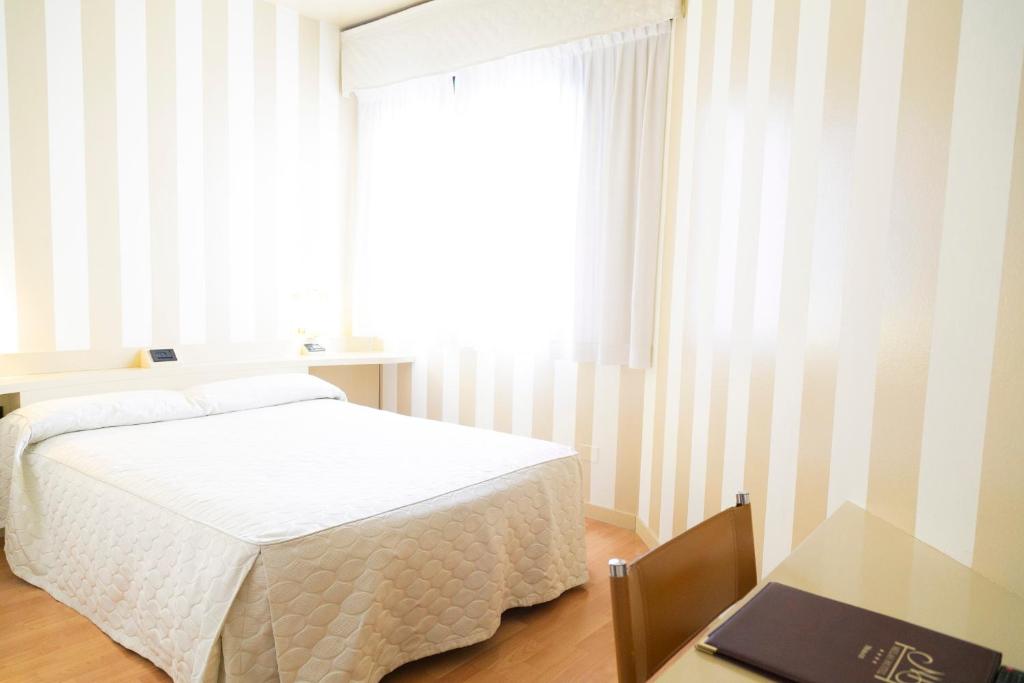 Postel nebo postele na pokoji v ubytování Melas Hotel