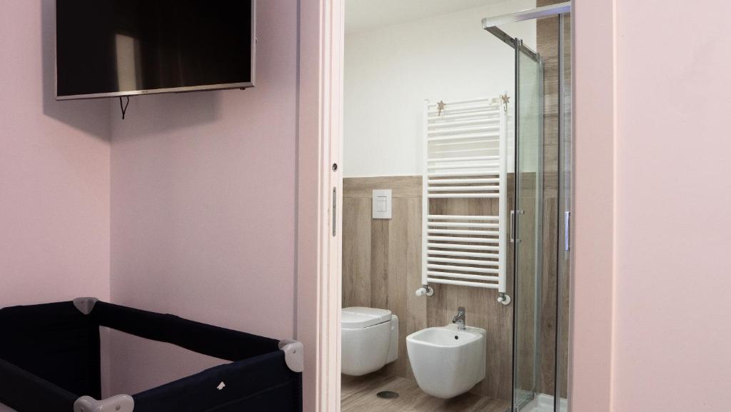 A bathroom at Wanderlust Guesthouse