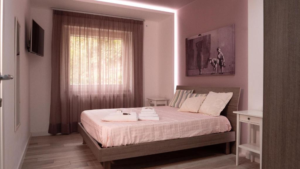 A bed or beds in a room at Wanderlust Guesthouse