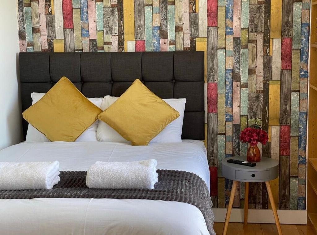 Portobello Road Artistic Studios 'BUDGET' - Standard Studio