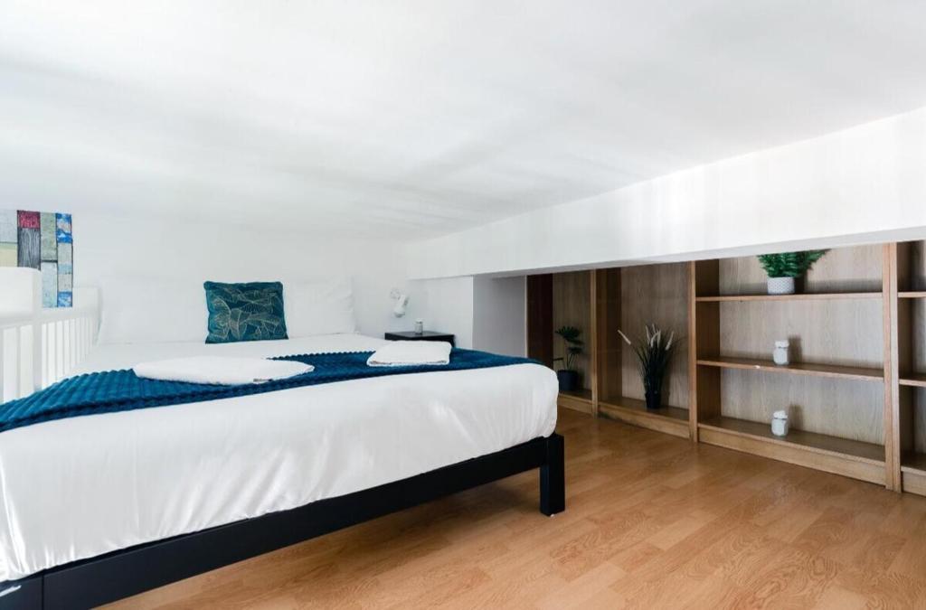Portobello Road Artistic Studios 'BUDGET' - Studio - Split Level